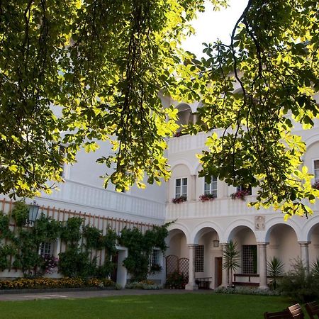 Kloster Wernberg Hotel Exterior foto