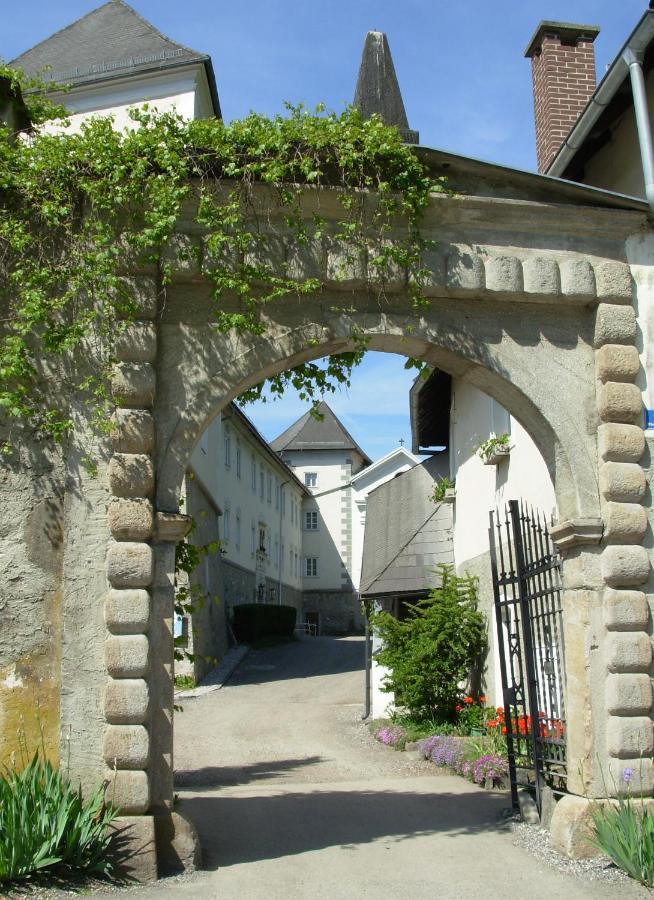 Kloster Wernberg Hotel Exterior foto